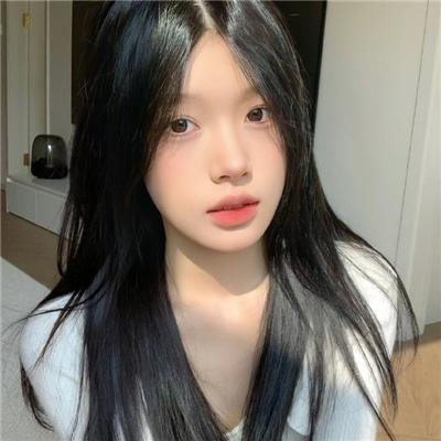 背后的她,眼前的我